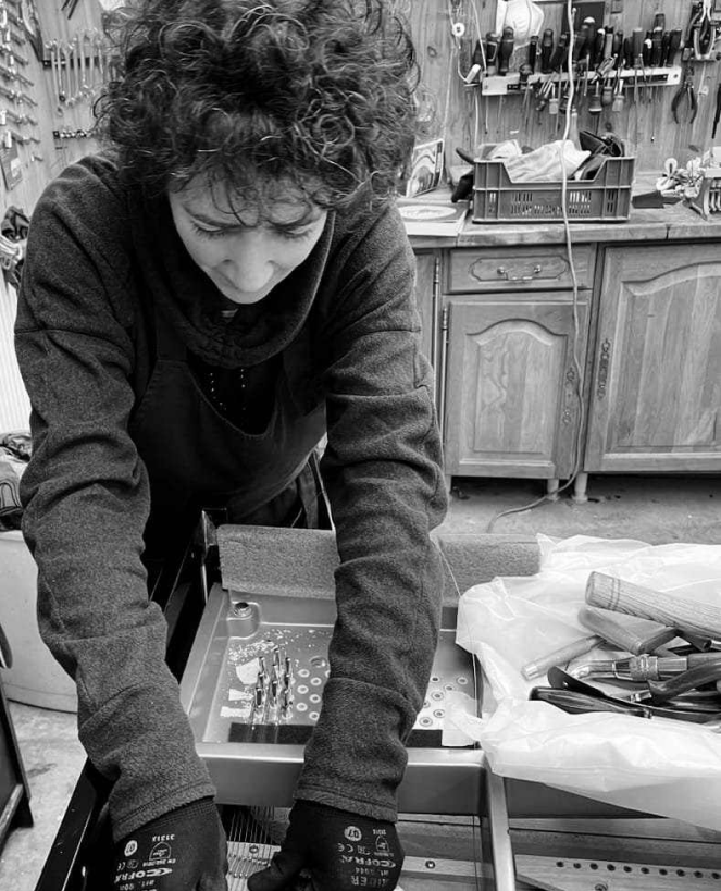 Karine Olivie accordeuse et restauratrice de piano